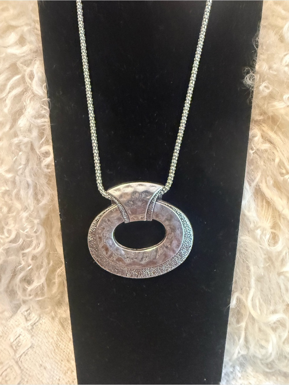 Silver Oval Pendant Necklace - Elegant Women's Jewelry